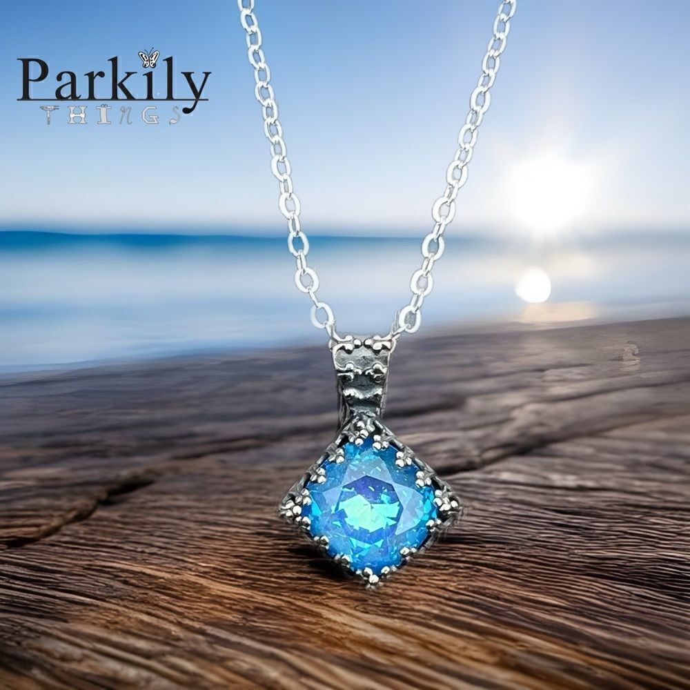 Handcrafted necklace with Swarovski crystal and chain - Picture 4 of 7